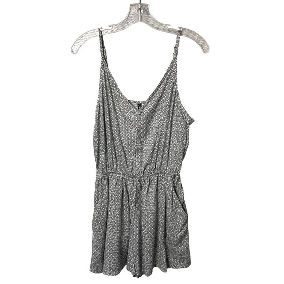 H&M Divided Spaghetti Strap Romper Women’s Size 8 Black & White Abstract Floral - Picture 6 of 6